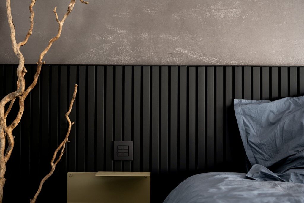 panel alistonado_dormitorio_MATTEBLACK